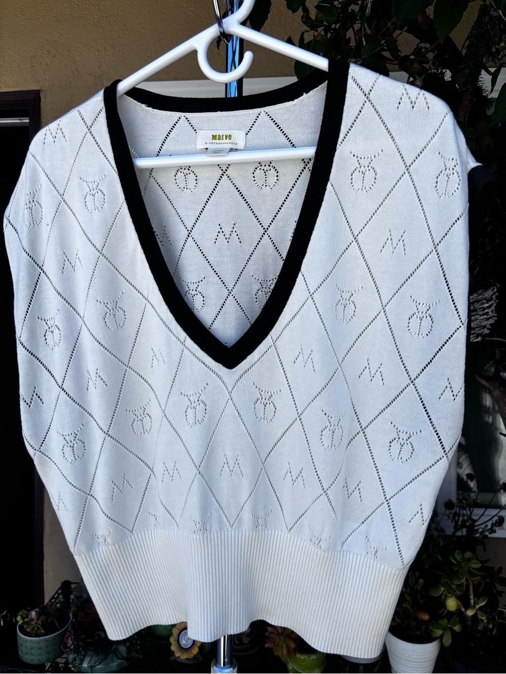 MAEVE Anthropologie
Women's V-neck Pullover Vest
White/Navy Blue Trim Size L - Picture 16 of 16